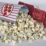 Eine Popcorn und einige altmodische Kinokarten, InZwischenZeit:Filme produziert hochwertige Kinowerbung und hilft bei der DCP Wandlung